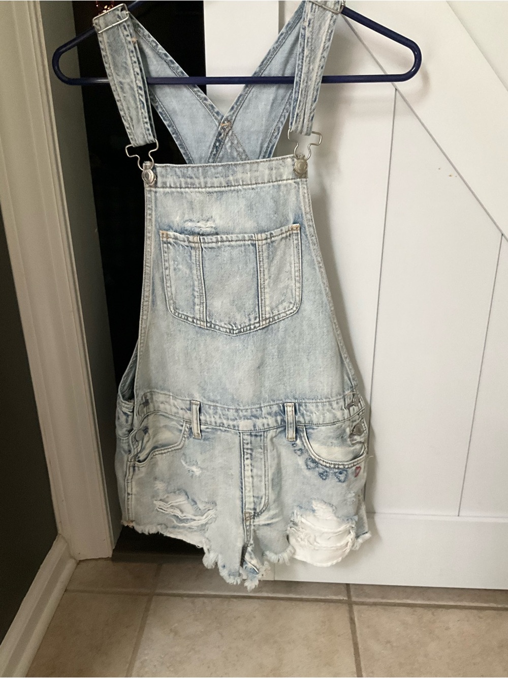 American Eagle Outfitters Light Wash Denim Short Overalls Small